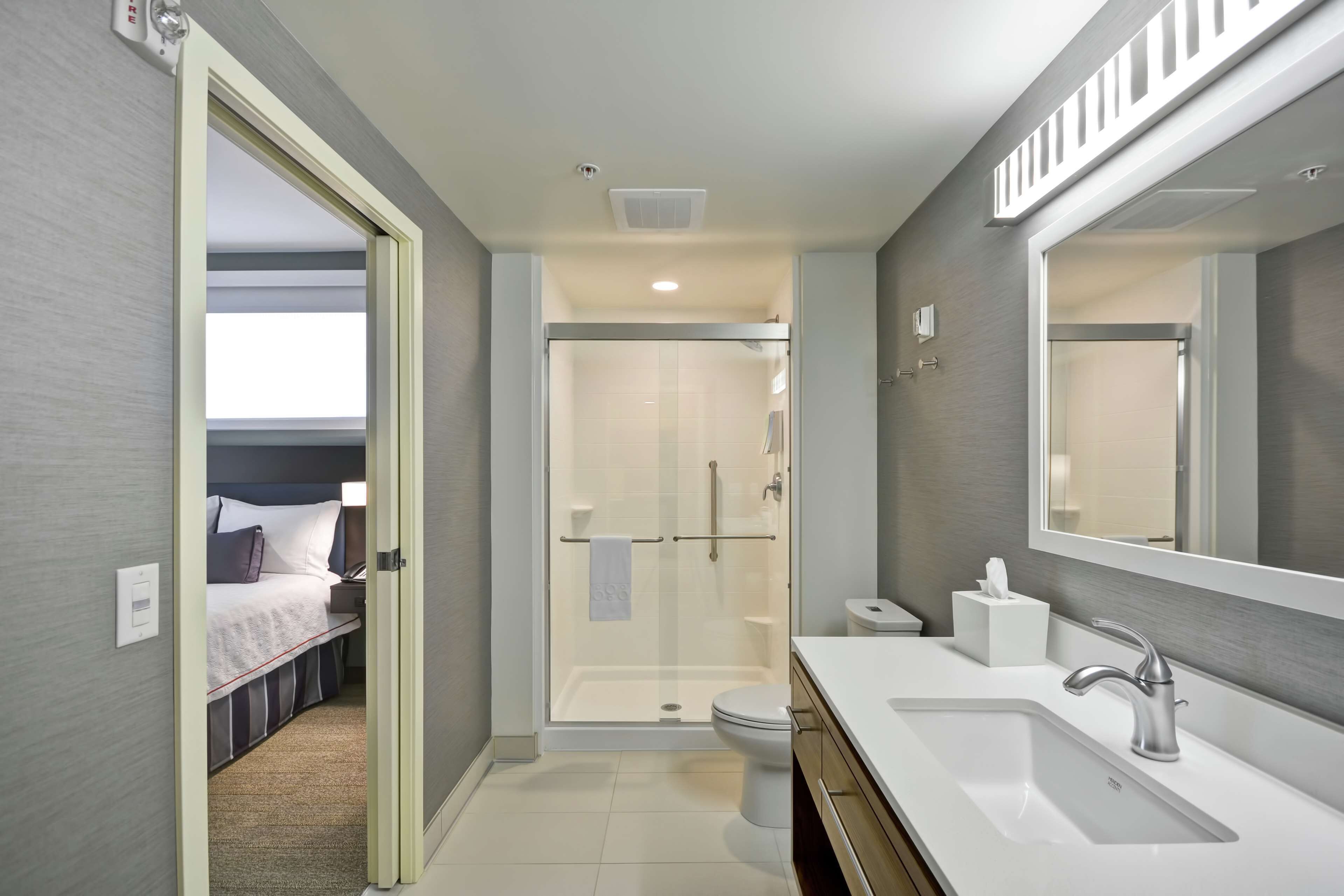 suite, 1 bedroom, non smoking | bathroom shower