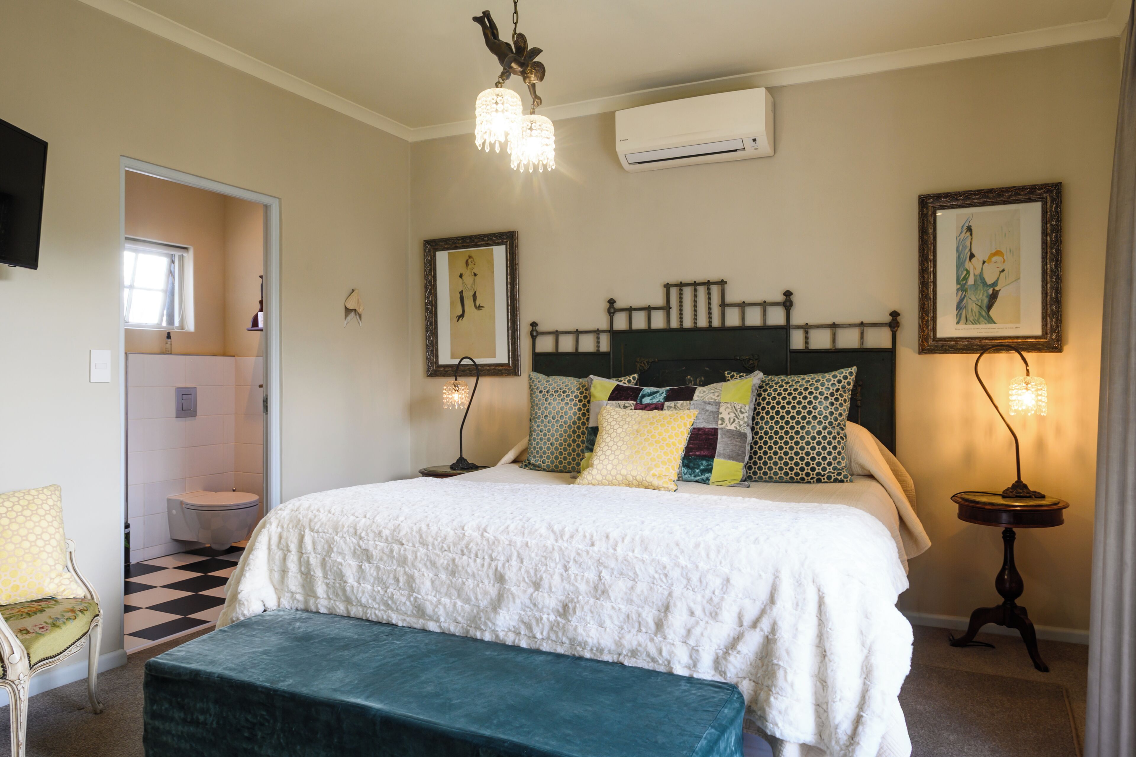 Madame Yvette | Minibar, in-room safe, individually decorated, individually furnished