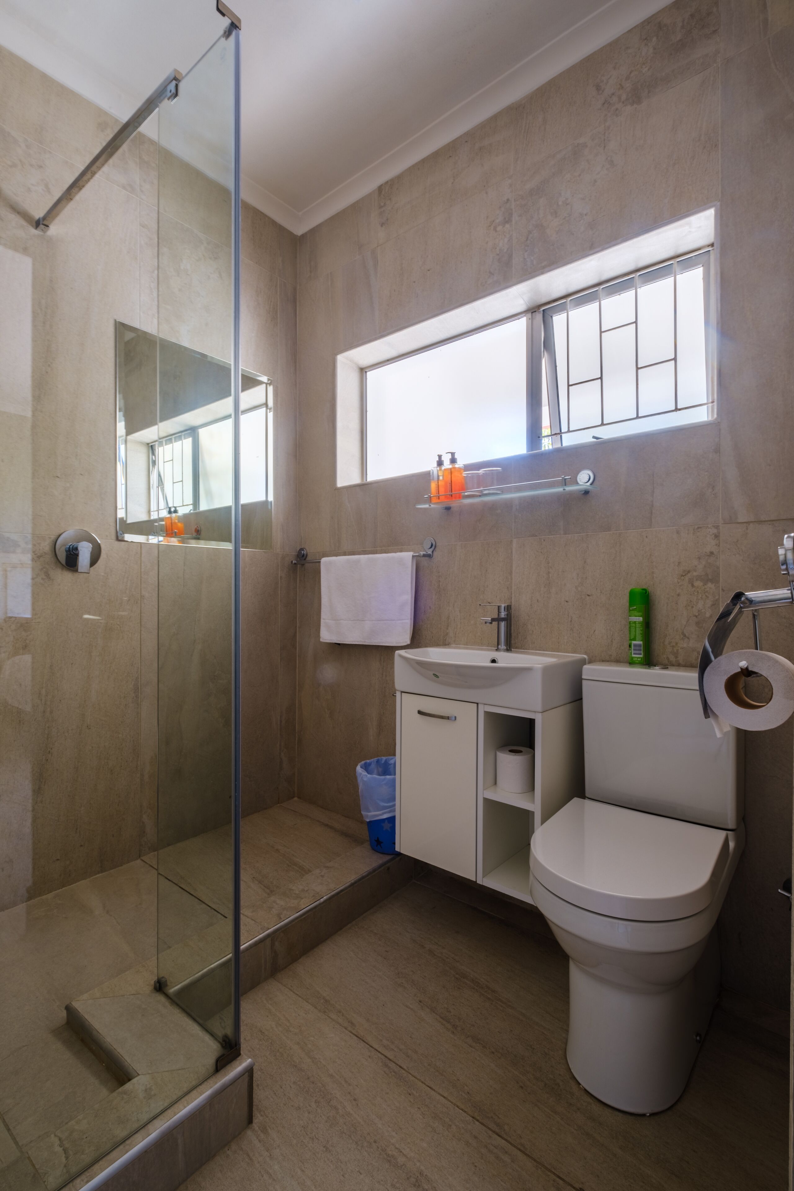 family room, 1 bedroom, partial sea view | bathroom | free toiletries, hair dryer, towels