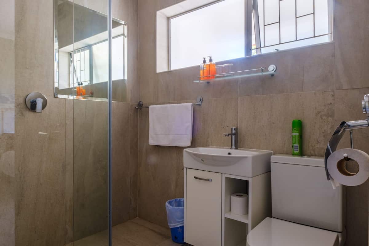 family room, 1 bedroom, partial sea view | bathroom | free toiletries, hair dryer, towels