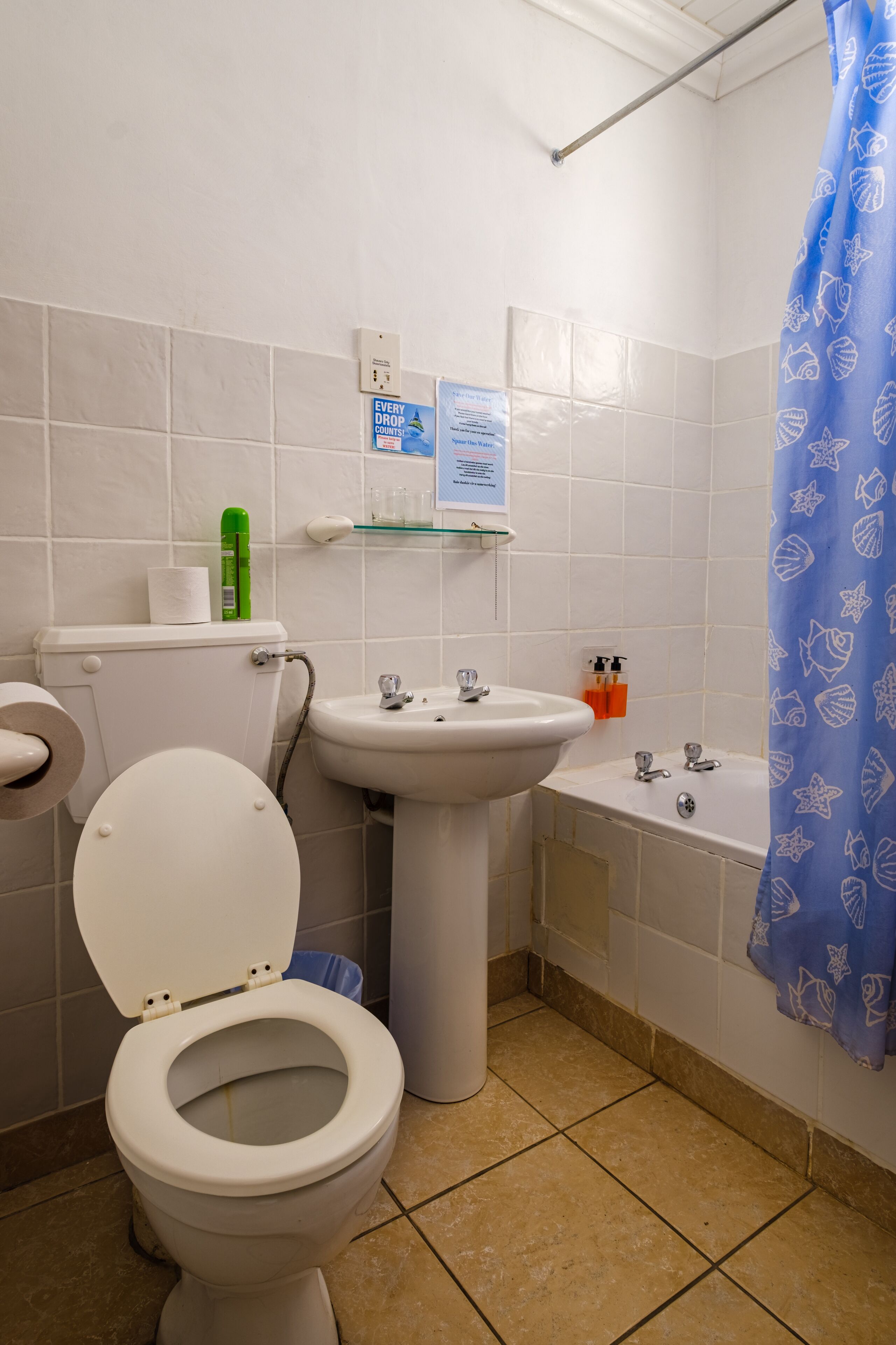comfort double room, 1 double bed, corner | bathroom | free toiletries, hair dryer, towels