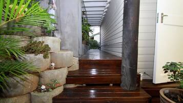 Pintu masuk properti