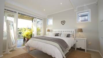 Apartemen Comfort, 2 kamar tidur | Meja kerja, setrika/meja setrika, dan tempat tidur bayi gratis