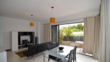 Family Villa, 2 Bedrooms | Courtyard view