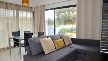 Family Villa, 2 Bedrooms | Living room | Flat-screen TV