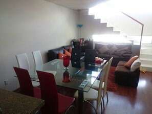 Loft, 2 quartos | Opções para refeição no quarto