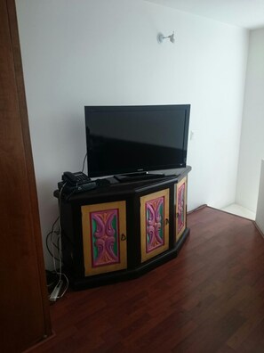 Loft, 2 chambres | Aire de séjour | Téléviseur à écran plat