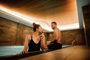 Indoor pool - The Duniway Portland A Hilton Hotel (Portland)