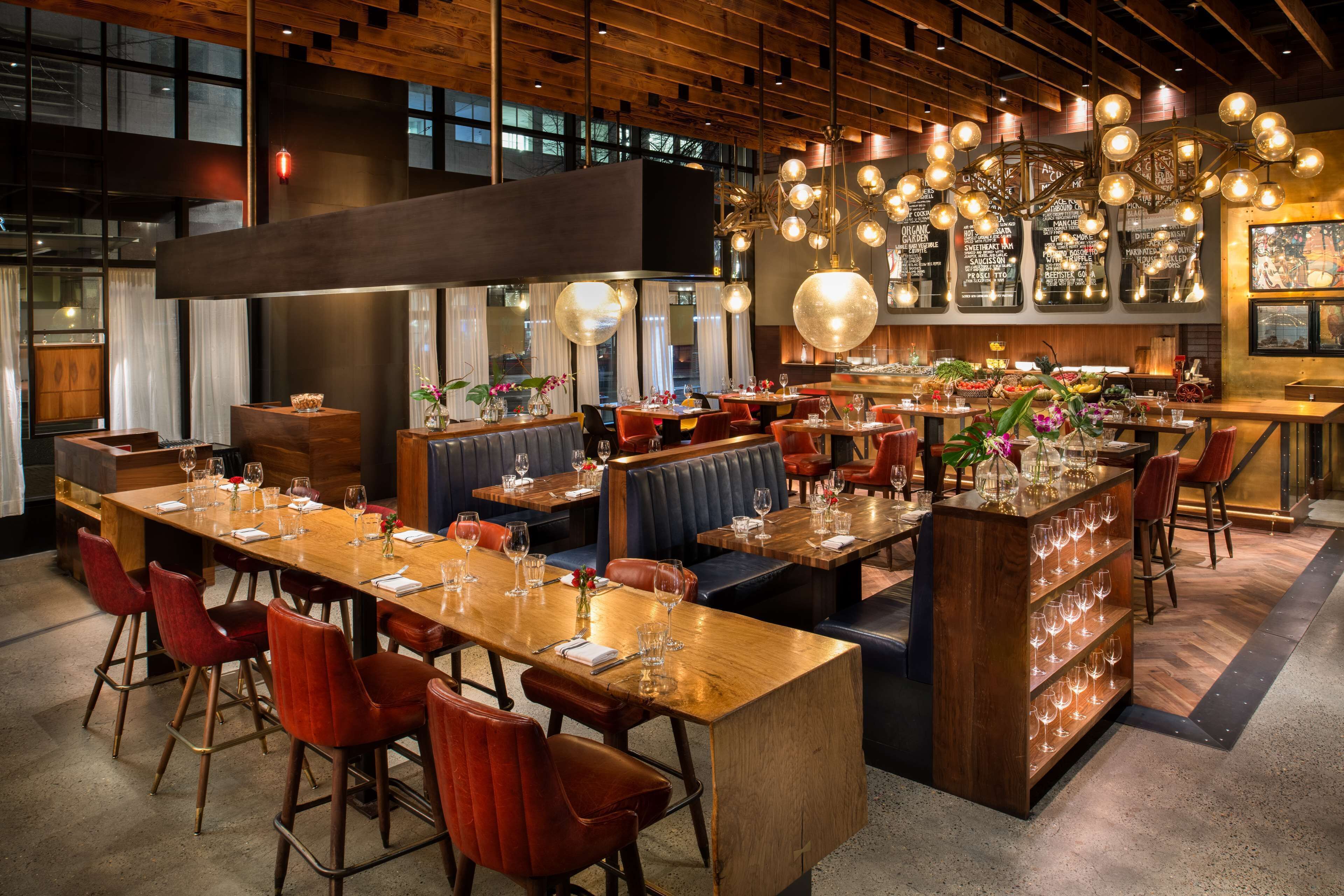 breakfast and dinner served, american cuisine