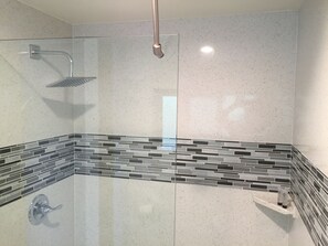 Standard Room, 1 Queen Bed | Bathroom shower - Sterling Inn (Santa Clara)