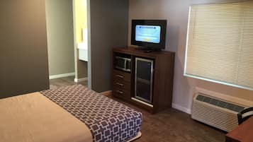 Standard Room, 1 Queen Bed | Desk, iron/ironing board, free WiFi, bed sheets