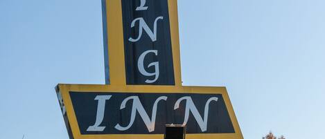 A tall sign with the words "STERLING INN" in white letters on a blue background.