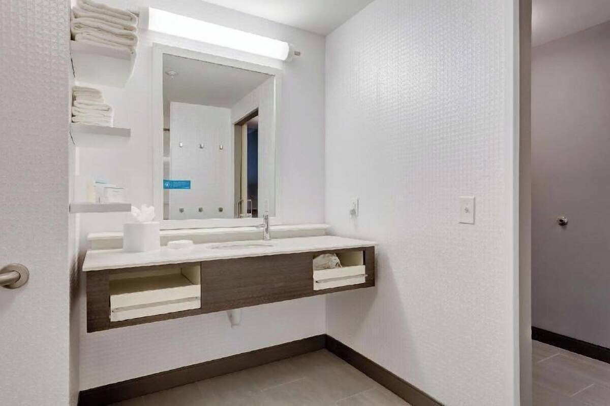 Kostenlose Toilettenartikel, Handtücher