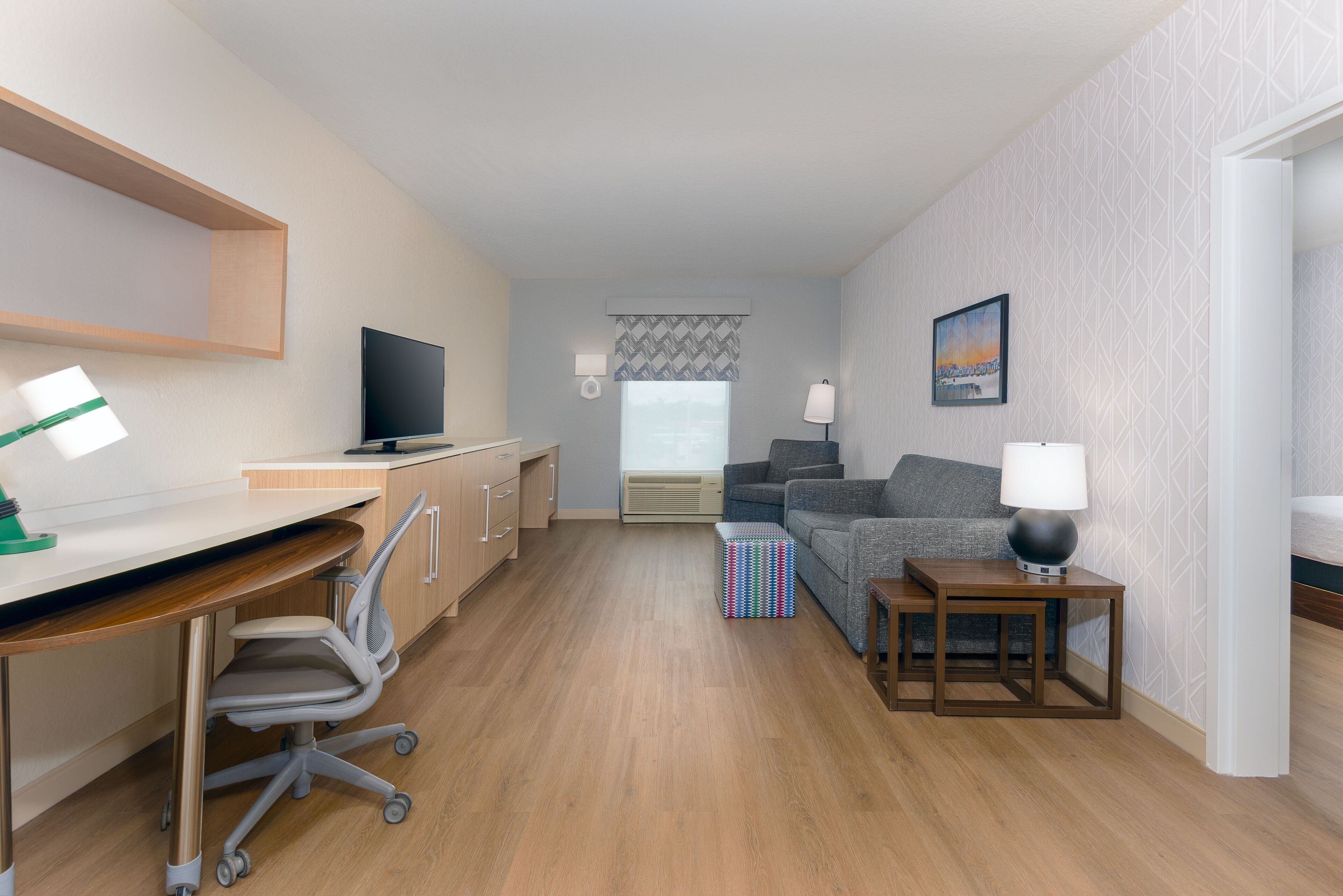 42-inch lcd tv with premium tv channels, tv, mp3 dock