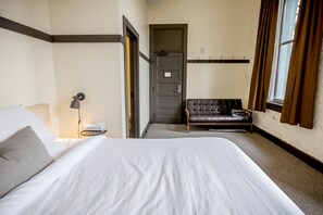 Premium Suite, 1 King Bed | Premium bedding, free WiFi, wheelchair access