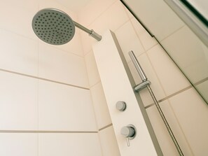Junior Suite, Multiple Beds, Air conditioning | Bathroom shower - Petit Palace Apart Hotel Suites (Lima)