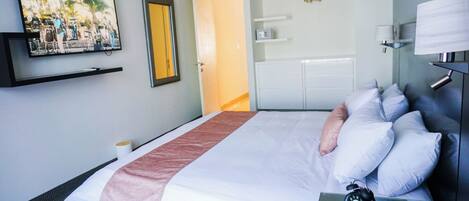 Junior Suite, Multiple Beds, Air conditioning | 1 bedroom, premium bedding, down comforters, memory foam beds