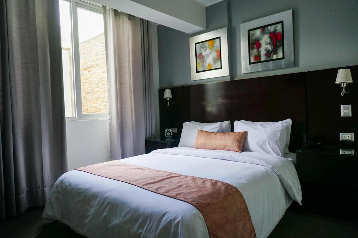 1 bedroom, premium bedding, memory-foam beds, minibar