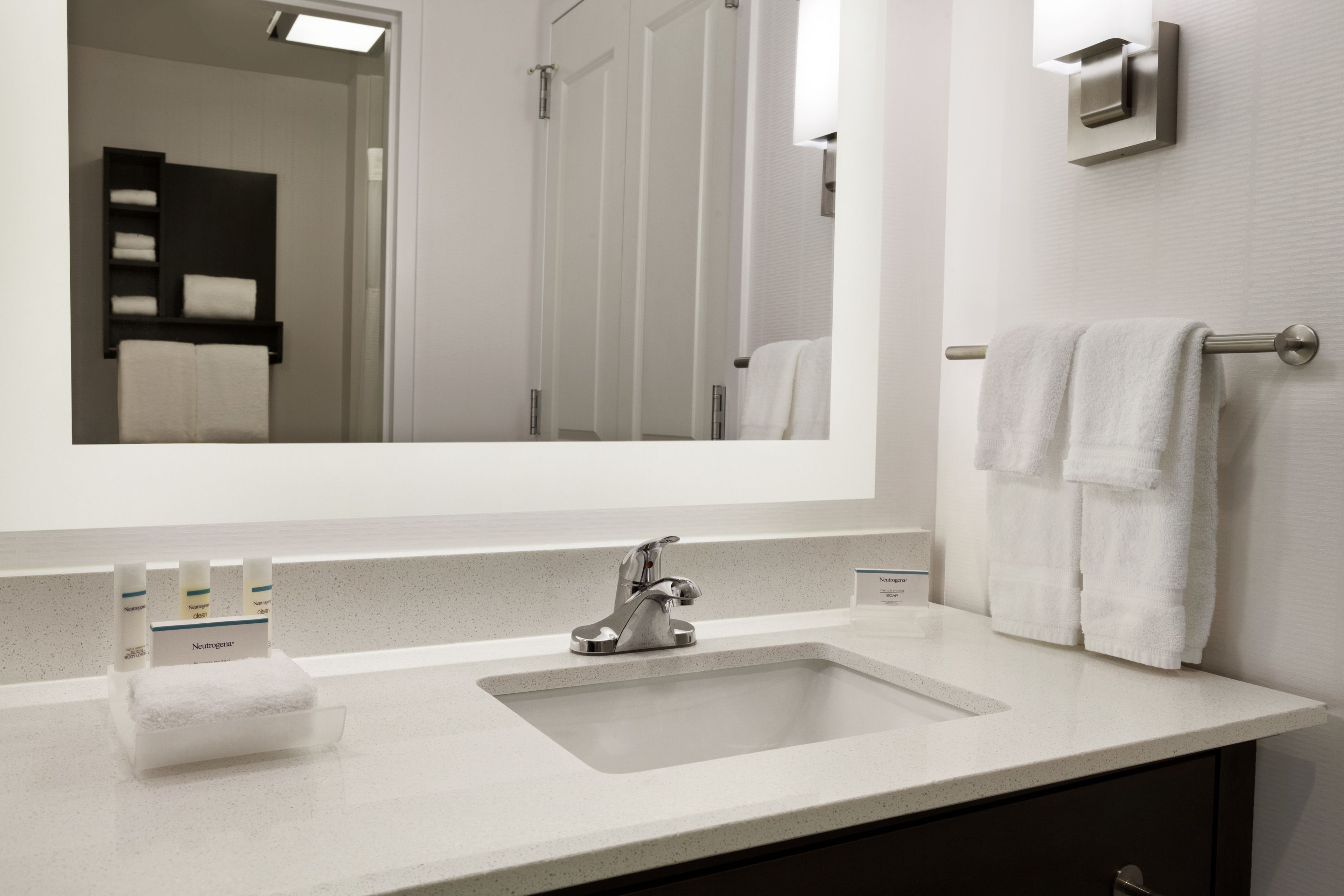 free toiletries, towels