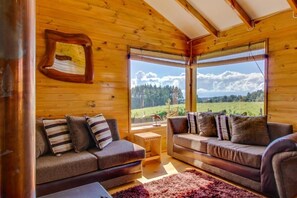 22-inch flat-screen TV with satellite channels, TV - Loft y Cabañas Ensenada (Puerto Varas)