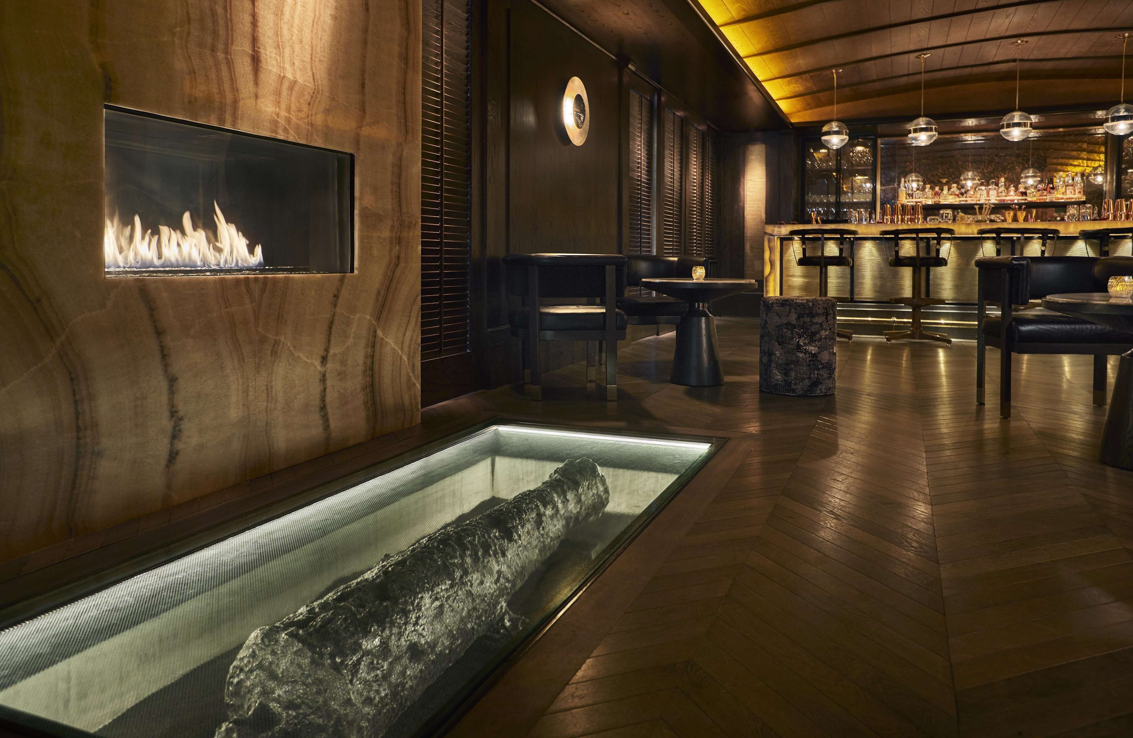 2 bars/lounges, poolside bar