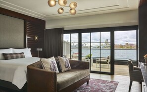 Premium bedding, down comforters, pillowtop beds, minibar - Pendry Baltimore (Baltimore)
