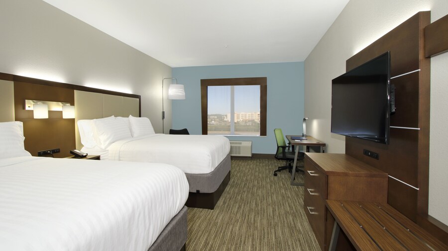 Holiday Inn Express & Suites Columbus North by IHG
