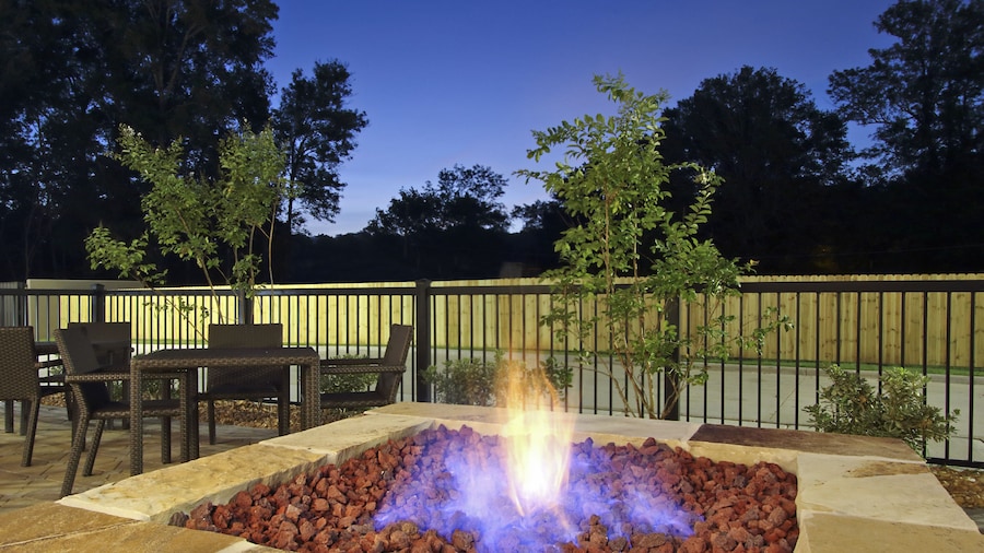 Holiday Inn Express & Suites Columbus North by IHG