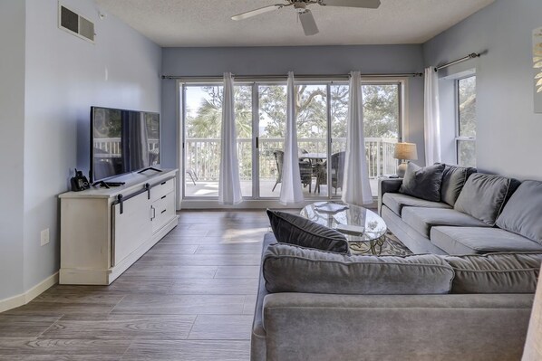 House, 2 Bedrooms | Living room