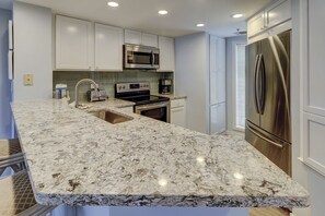 House, 2 Bedrooms | Private kitchen