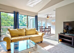 House, 2 Bedrooms | Living room