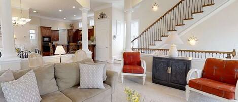 House, 5 Bedrooms | Living room