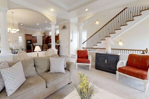 House, 5 Bedrooms | Living room - Palm Breeze 5 Bedroom Holiday Home (Hilton Head Island)