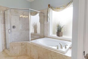 House, 5 Bedrooms | Bathroom - Palm Breeze 5 Bedroom Holiday Home (Hilton Head Island)