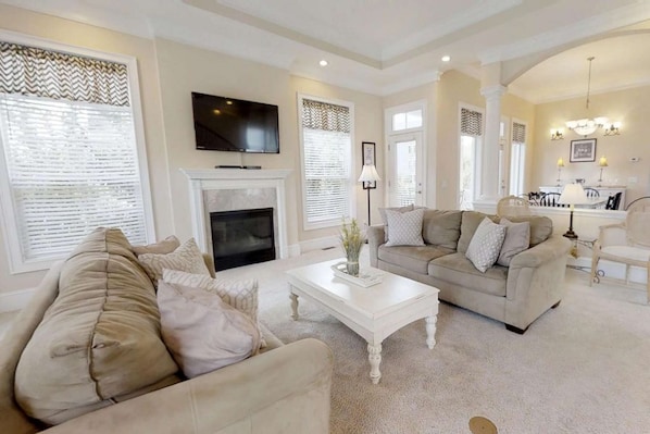 House, 5 Bedrooms | Living room - Palm Breeze 5 Bedroom Holiday Home (Hilton Head Island)