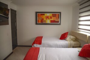 Standard Triple Room, Accessible | Desk, soundproofing, iron/ironing board, free WiFi