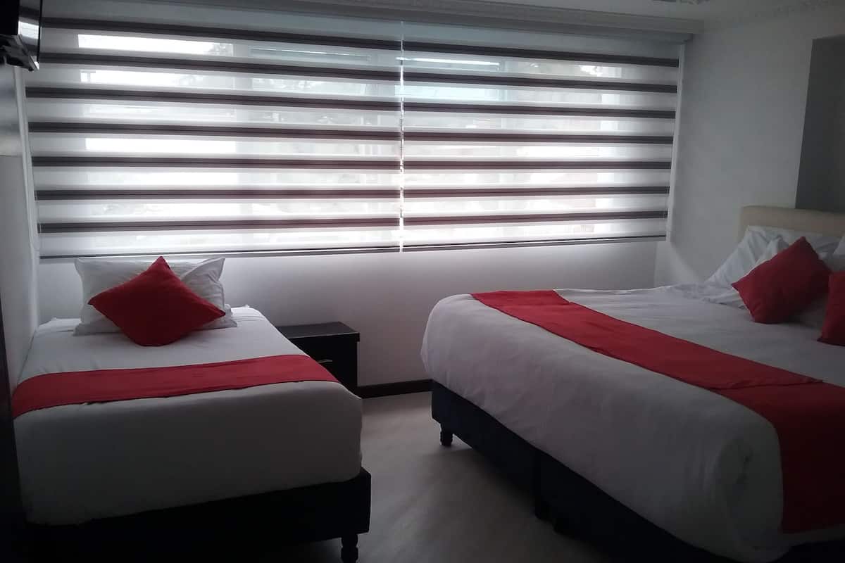 Habitación triple estándar, con acceso para personas discapacitadas | Escritorio, insonorización, tabla de planchar con plancha y wifi gratis