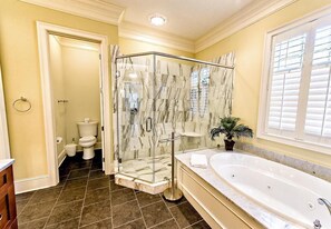 House, 5 Bedrooms | Bathroom