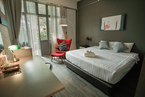 Desk, blackout drapes, soundproofing, free WiFi - J Poshtel Chiangmai (Chiang Mai)
