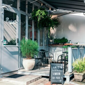 Front of property - J Poshtel Chiangmai (Chiang Mai)