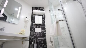 A modern bathroom with a shower, a sink, and a mirror. - ibis Daqing Haofang (Daqing)
