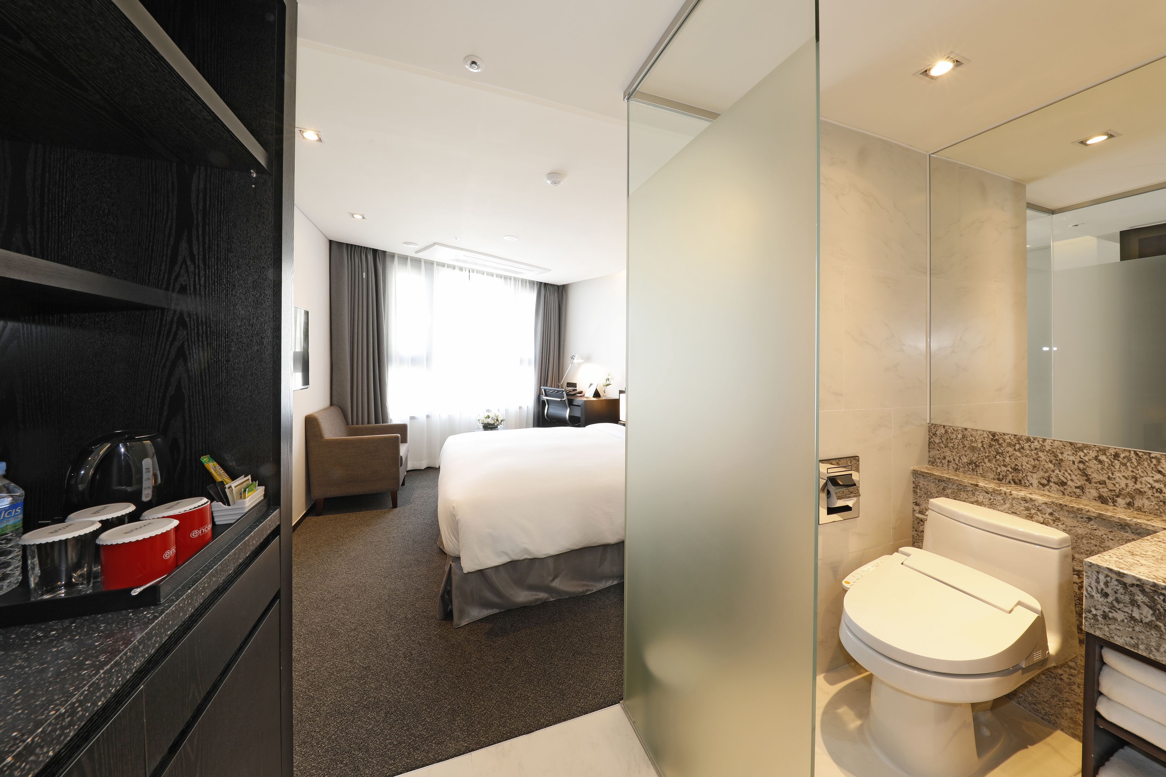 In-room safe, desk, free WiFi, bed sheets