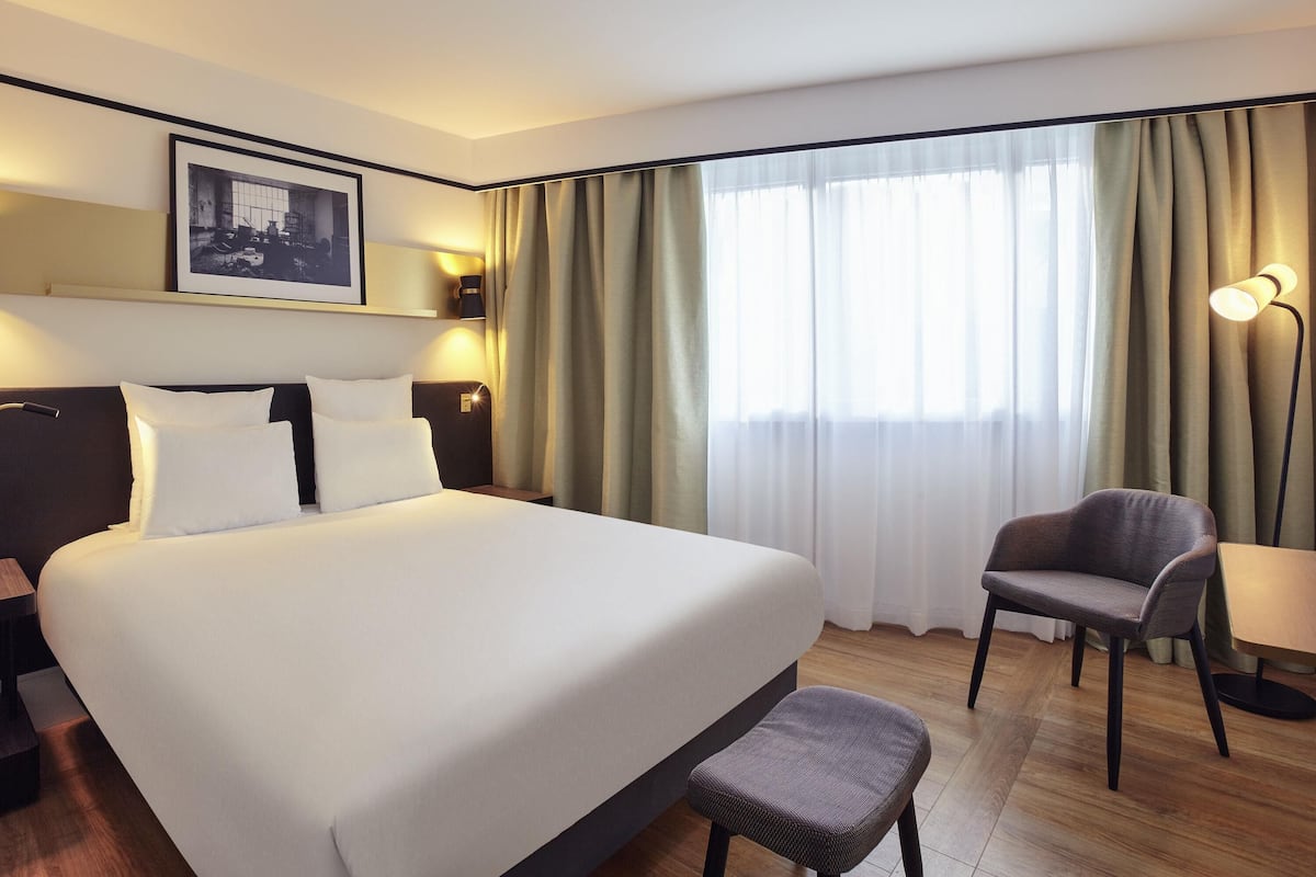 Habitación superior, 1 cama matrimonial | Ropa de cama de alta calidad y caja de seguridad en la habitación