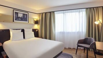 Superior Room, 1 Double Bed | Premium bedding, in-room safe, desk, blackout drapes