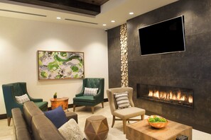 Lobby lounge - SpringHill Suites by Marriott Bend (Bend)