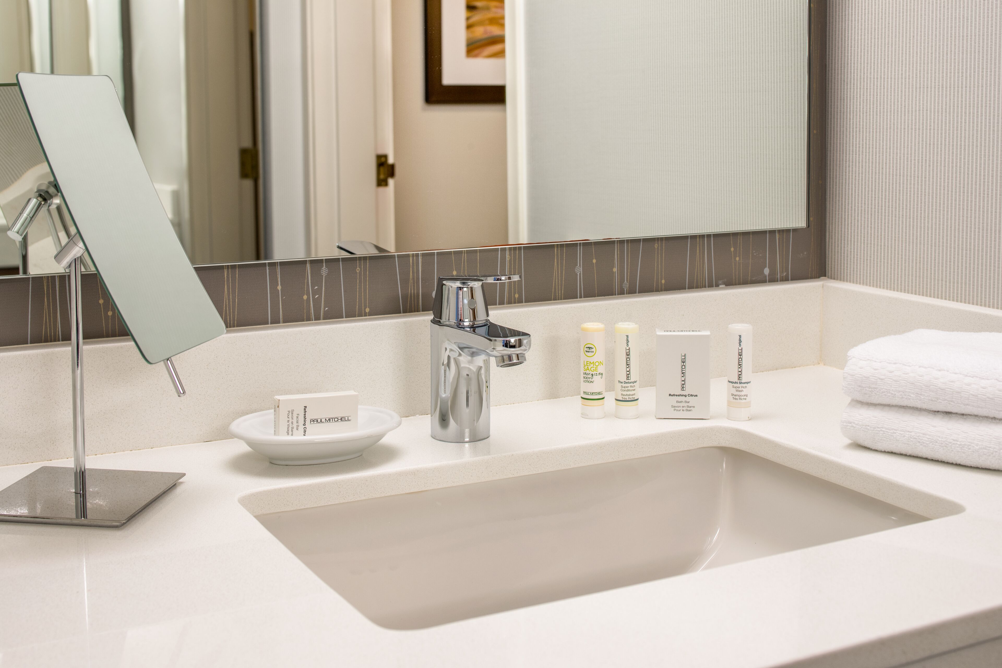 combined shower/bathtub, free toiletries, hair dryer, towels