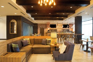 Lobby lounge - SpringHill Suites by Marriott Bend (Bend)