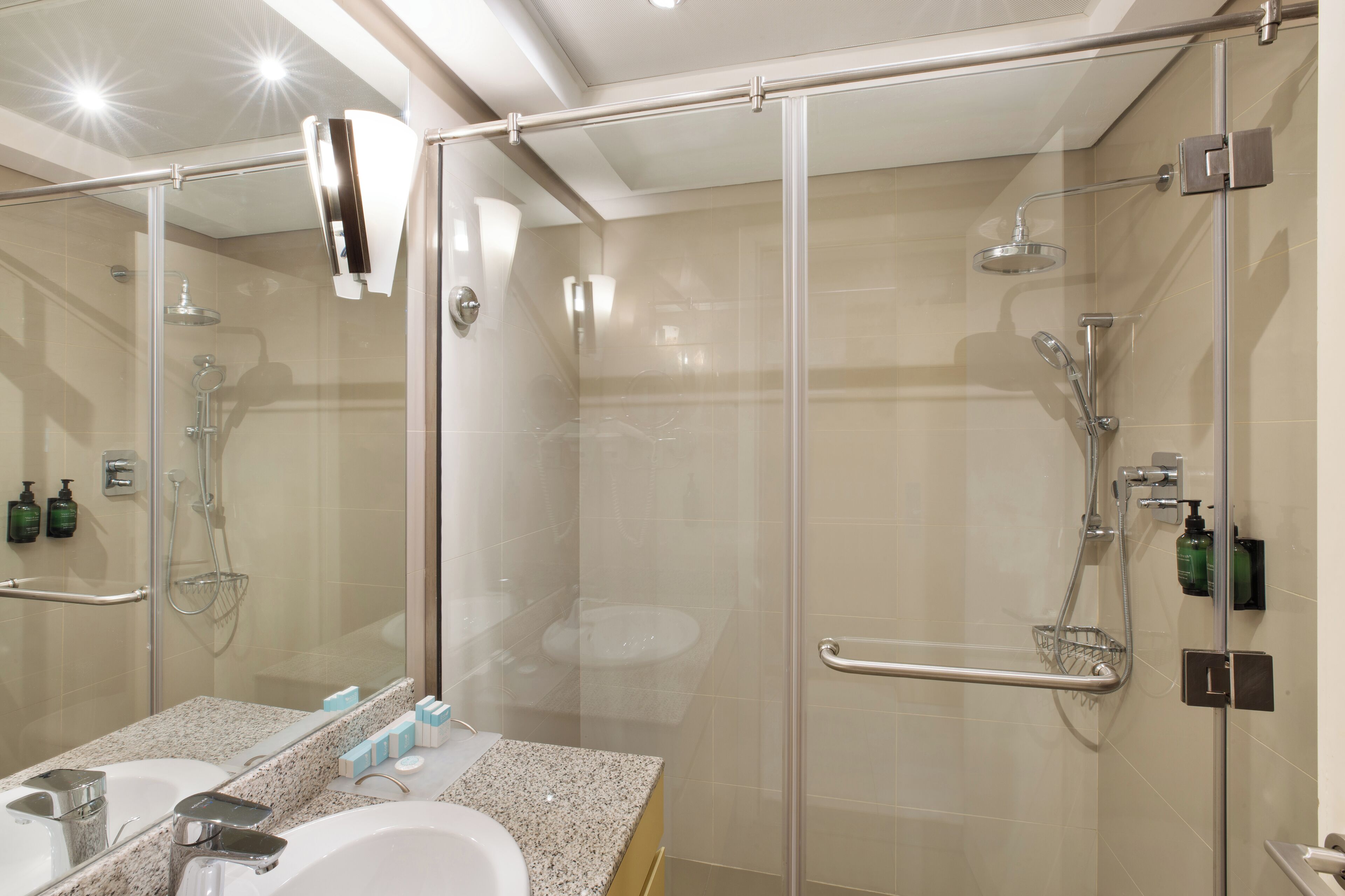 Photo - Royal Continental Hotel - Dubai Airport