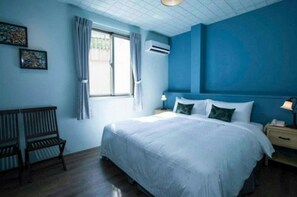 デスク、WiFi (無料)、ベッドシーツ