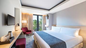 Habitación estándar, 1 cama de matrimonio grande, no fumadores | Ropa de cama de alta calidad, edredones de plumas, minibar y caja fuerte
